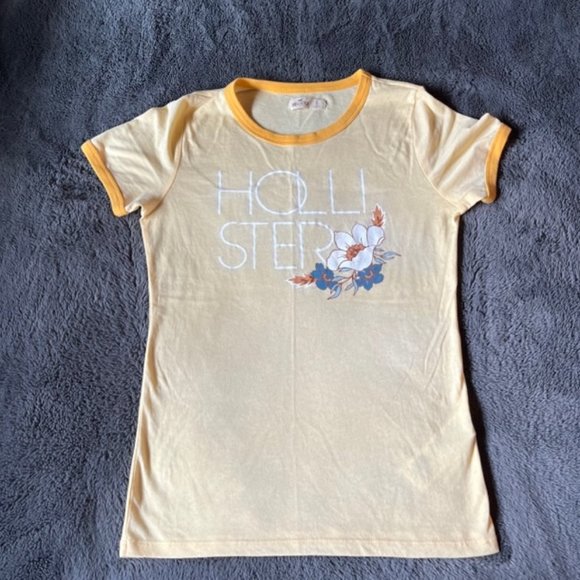 2/$28 Hollister Yellow T-shirt Flower Ladies Size S - Picture 1 of 9